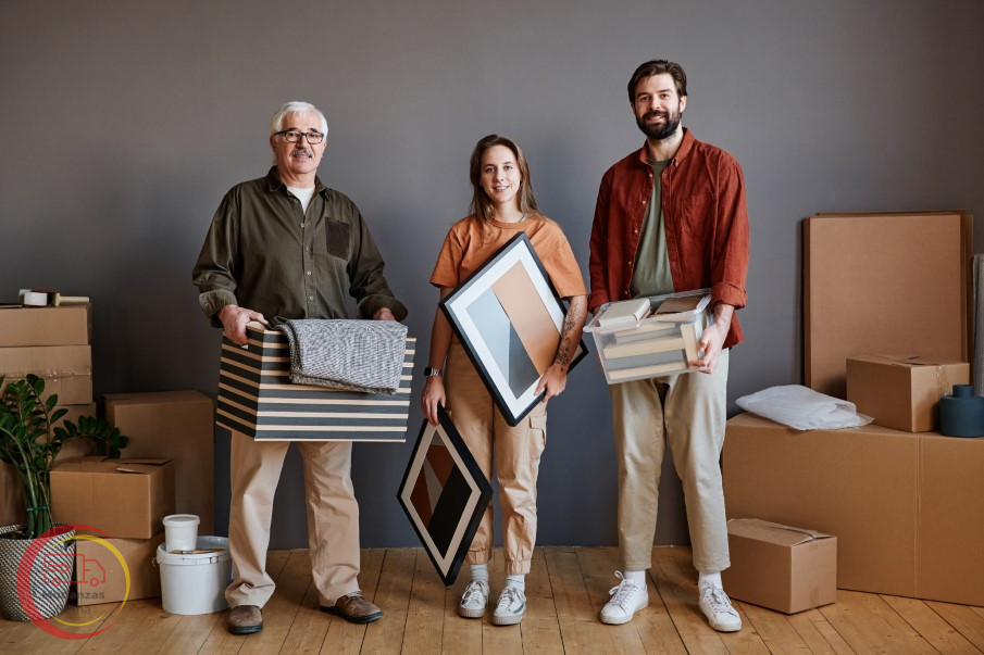 familia en apartamento loft embalaje