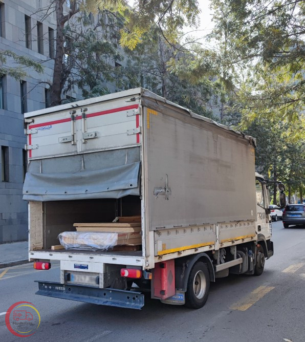 furgoneta vaciado de pisos barcelona