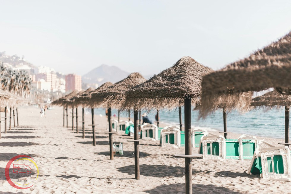 Mudanzas de Barcelona a Málaga / Costa del Sol: Servicio completo 3 malaga playa 1