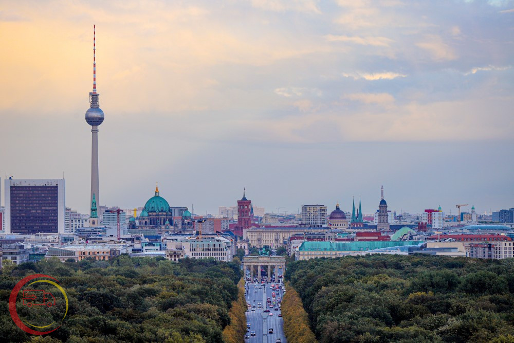 Mudanzas de Barcelona a Alemania: servicio integral para tu traslado internacional 1 Fernsehturm y Brandenburg Gate Berlin