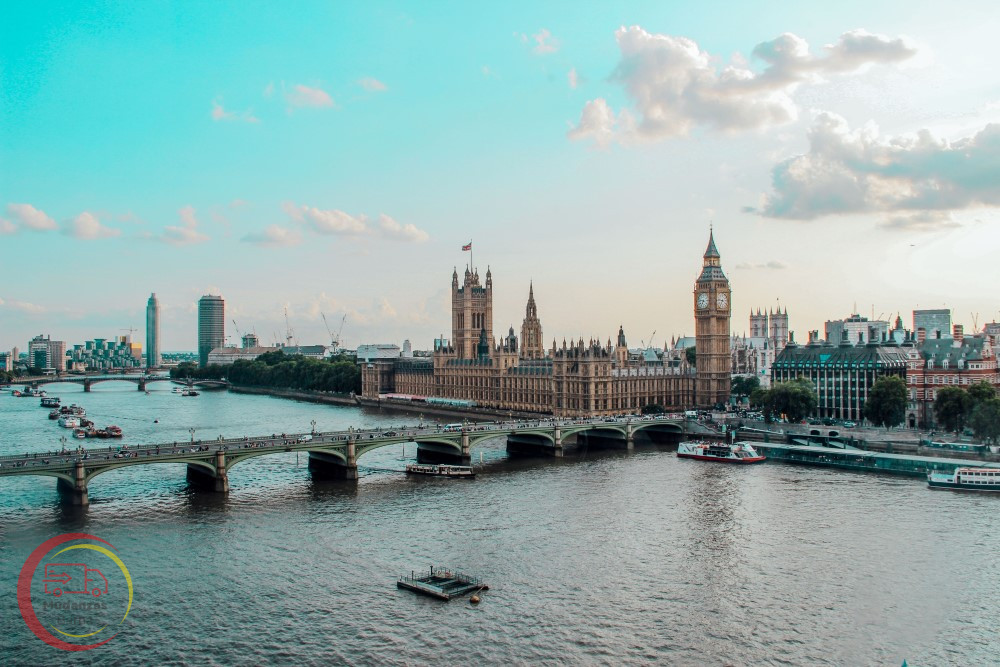 Mudanzas de Barcelona a Reino Unido y Londres con servicio profesional y seguro para particulares y empresas 1 Westminster Palace Big Ben and River Thames in London UK